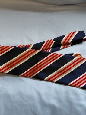 Bonds Navy Tie with Red and Cream Stripes
